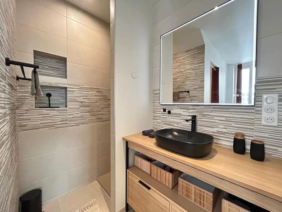 Chez Aya Apartment Еперне Екстериор снимка