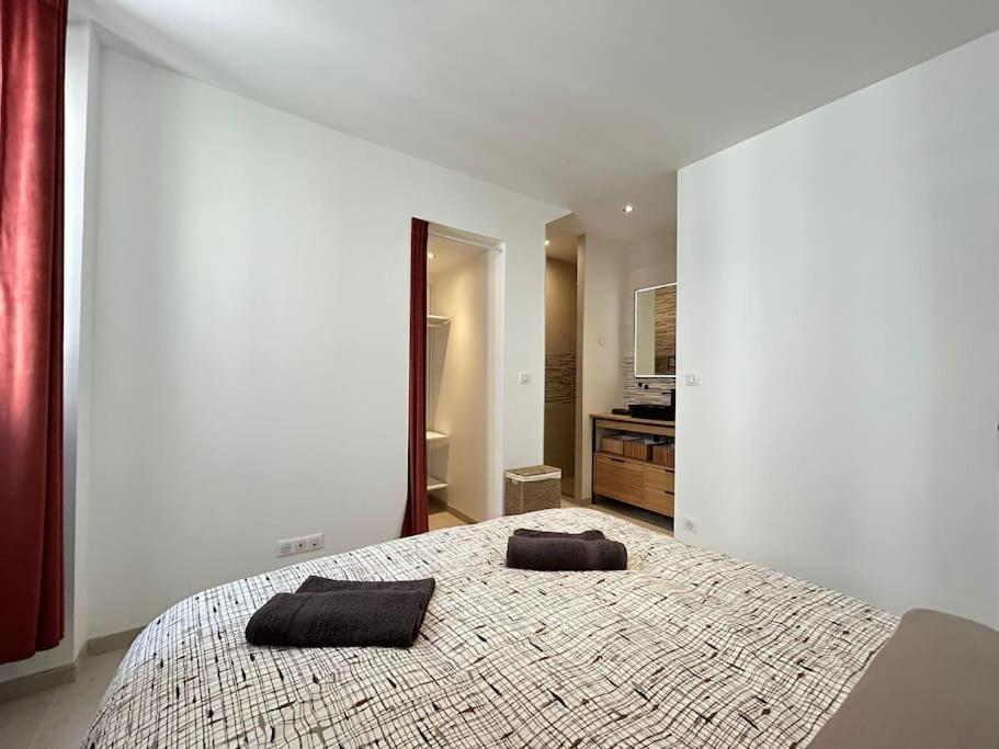 Chez Aya Apartment Еперне Екстериор снимка