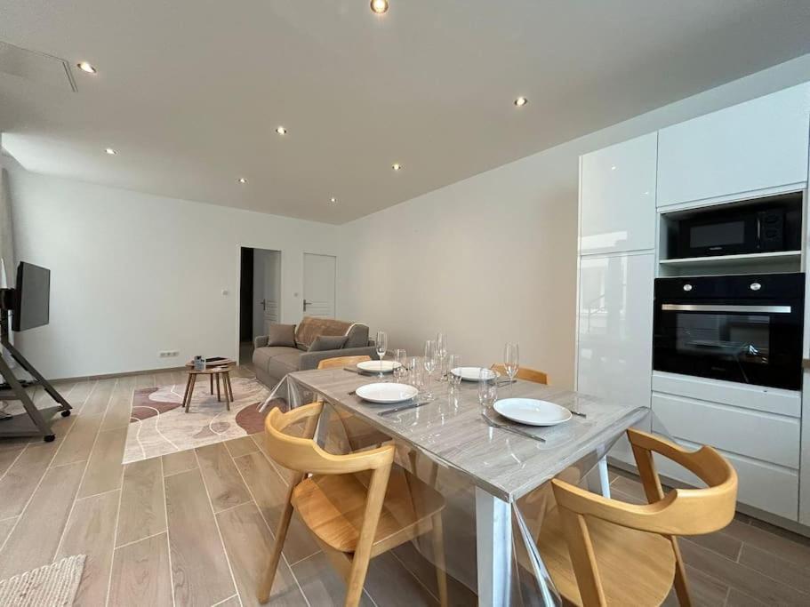 Chez Aya Apartment Еперне Екстериор снимка