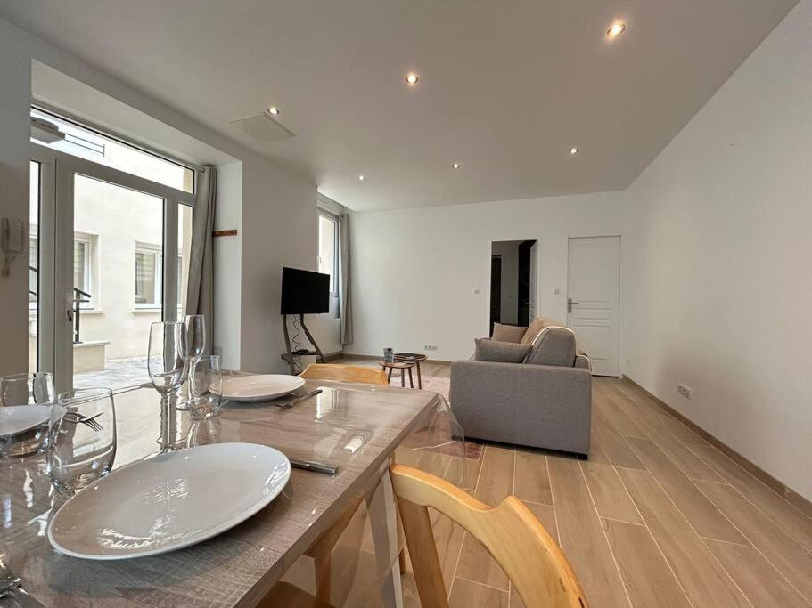 Chez Aya Apartment Еперне Екстериор снимка