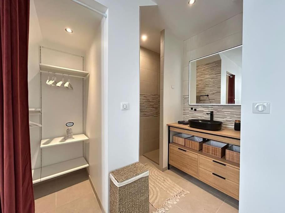 Chez Aya Apartment Еперне Екстериор снимка
