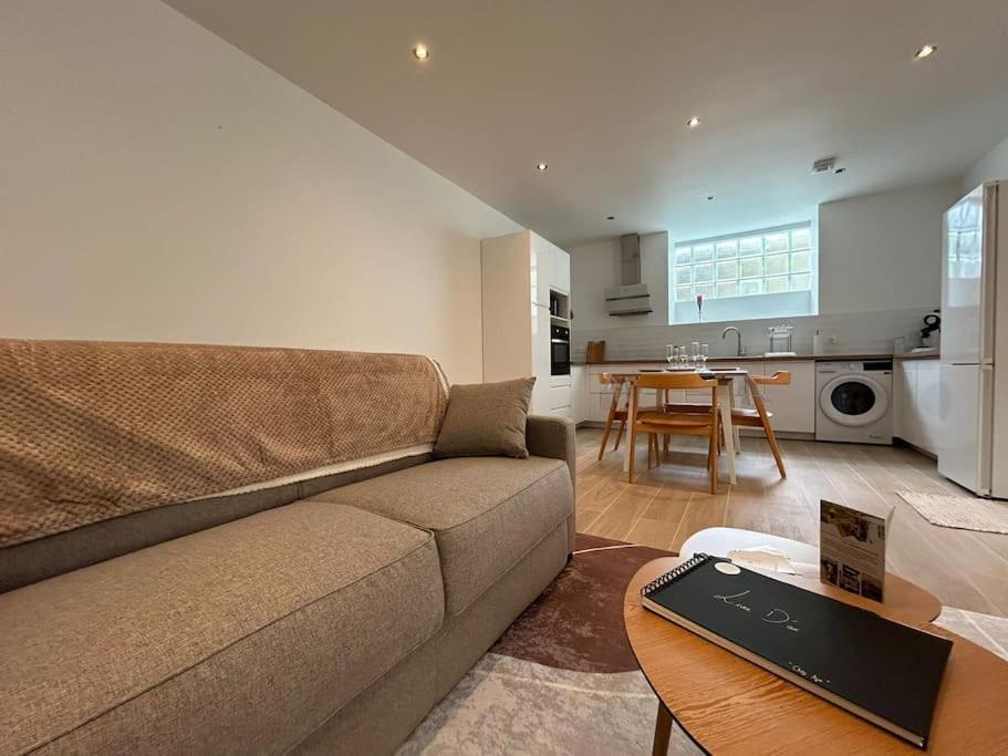 Chez Aya Apartment Еперне Екстериор снимка