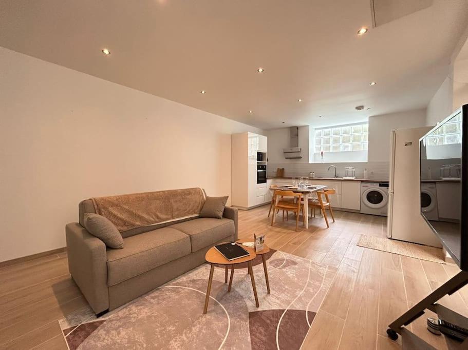 Chez Aya Apartment Еперне Екстериор снимка